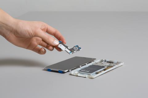 FAIRPHONE